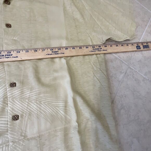 TOMMY BAHAMA shirt mens XL 100% Silk Floral Short Sleeve Shirt Button Tropical - Picture 9 of 12